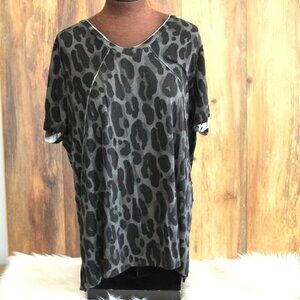 Mud Pie Animal Print Vneck Stretch Tee Black Gray OS